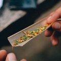 What type of paper should be used for rolling a hemp blunt?